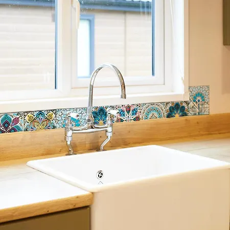 Lodge Lucky With Hot Tub York