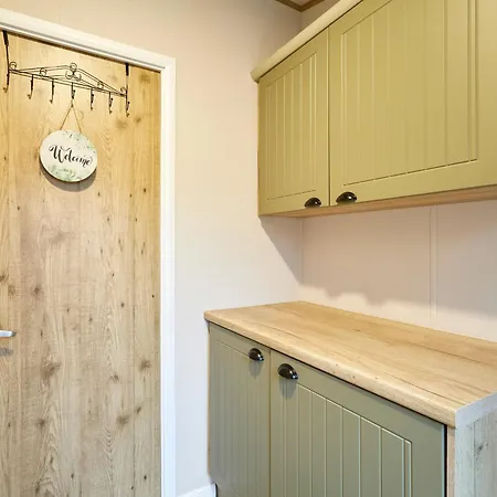 Lodge Lucky With Hot Tub York