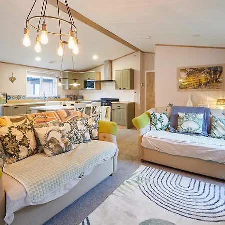 Lucky With Hot Tub * York