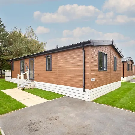 Lucky With Hot Tub York